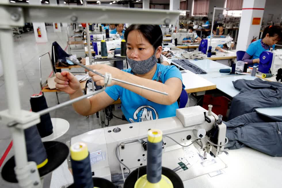Nguồn nhân công dồi dào và giá rẻ của Việt Nam từng rất hấp dẫn vốn FDI. Ảnh: SCMP