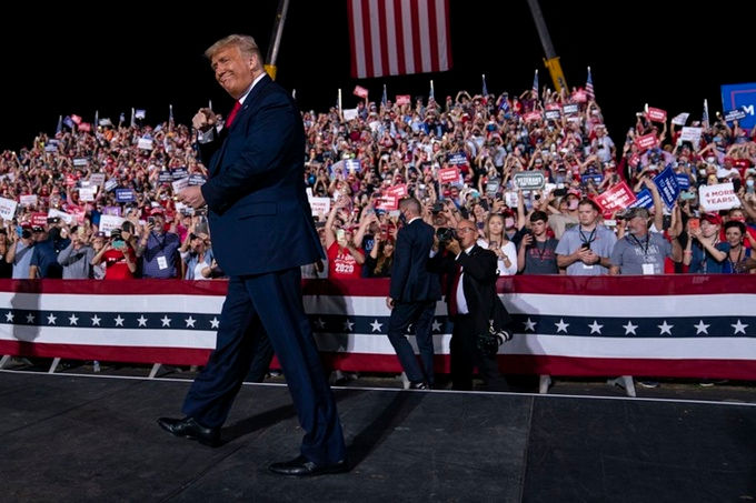 Tổng thống Trump tại sự kiện vận động tranh cử ở Bắc Carolina ngày 21/10. Ảnh: AP.