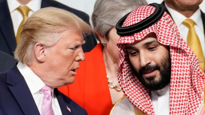 Tổng thống Mỹ Donald Trump và Hoàng thái tử Arab Saudi Mohammed bin Salman tại Hội nghị thượng đỉnh G20 tổ chức tại Osaka, Nhật Bản ngày 28/6/2019. Ảnh: Reuters