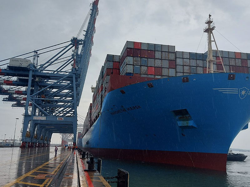 Tàu container Margrethe Maersk là một trong những tàu chở container lớn nhất thế giới lần đầu tiên cập cảng Cái Mép (Bà Rịa - Vũng Tàu).