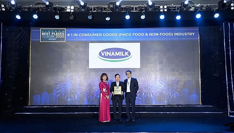 Vinamilk còn dẫn đầu 2 bảng xếp hạng khác là “Top 50 Doanh nghiệp Việt có thương hiệu nhà tuyển dụng hấp dẫn” và “Nơi làm việc tốt nhất trong ngành hàng tiêu dùng nhanh”