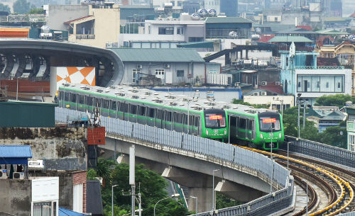 Hai đoàn tàu của dự án Cát Linh - Hà Đông chạy thử từ tháng 9/2018. Ảnh: VNE  