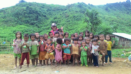 Trẻ em ở xã Trà Leng.