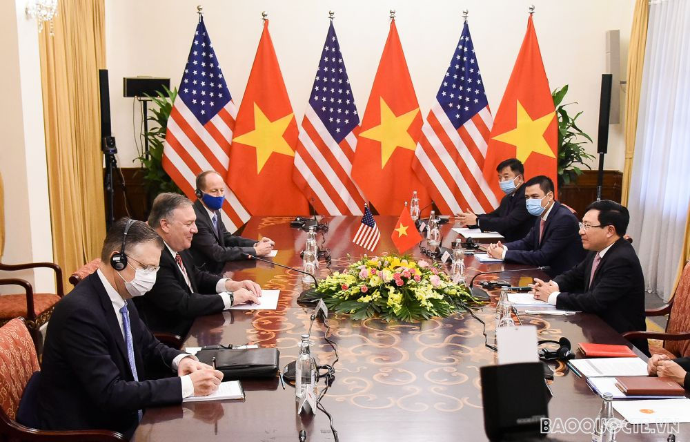 Phó Thủ tướng, Bộ trưởng Ngoại giao Phạm Bình Minh và Ngoại trưởng Hoa Kỳ Michael Pompeo đồng chủ trì hội đàm.  