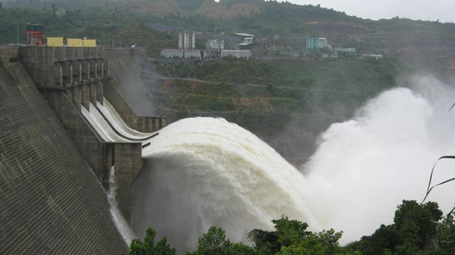 Bộ Công Thương cho rằng cùng với Dak Mi 4, nhánh sông có thuỷ điện A Vương, Sông Bung 4 đã chủ động điều tiết, hạ mức nước hồ xuống, để ứng phó với cơn bão số 9. Ảnh: TĐAV