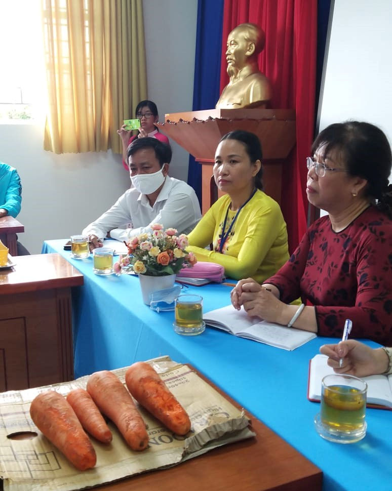 Buổi làm việc về vấn đề thực phẩm kém chất lượng tại trường tiểu học Trần Thị Bưởi. Ảnh: T.H