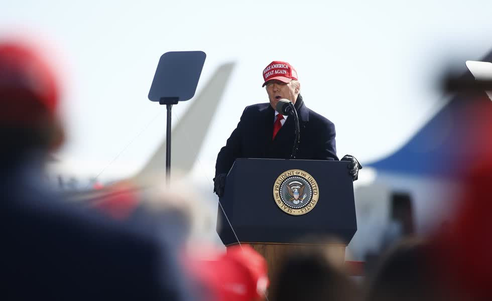   Donald Trump phát biểu tại một cuộc biểu tình ở Fayetteville, Bắc Carolina vào ngày 2/11. Ảnh: Getty  