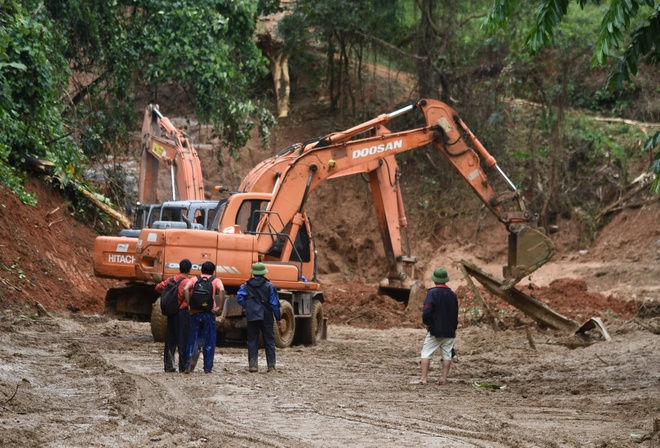 Bộ trưởng Trần Hồng Hà khẳng định, mưa lũ, sạt lở nhiều ngày qua không phải do thủy điện. Ảnh: ZingNews