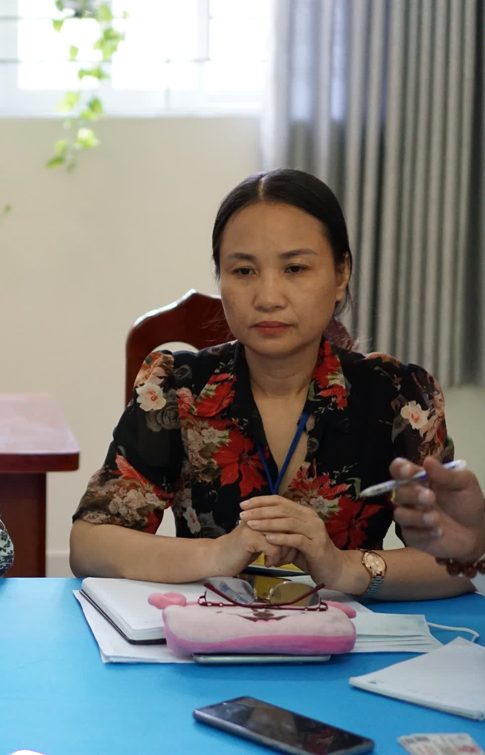 Hiệu trưởng Trường Tiểu học Trần Thị Bưởi Nguyễn Thị Thu Hương vẫn chưa tìm được tiếng nói chung với phụ huynh suốt một tuần xảy ra sự cố. Ảnh: TH