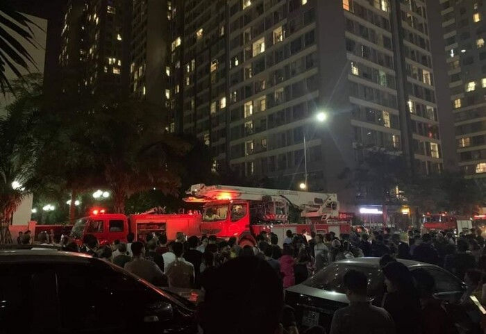 Ngọn lửa đã được kiểm soát khi xe cứu hỏa được điều động đến.