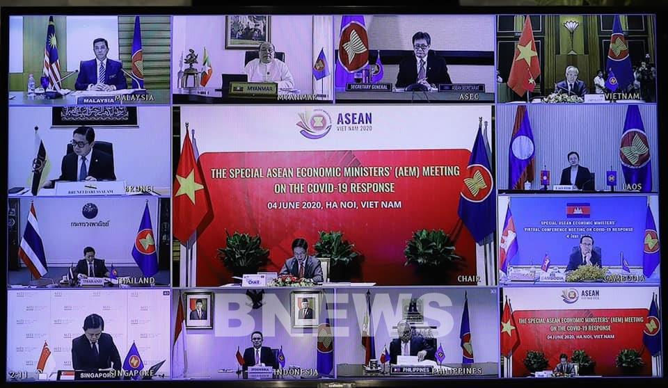 Các Bộ trưởng Kinh tế ASEAN họp trực tuyến về ứng phó với dịch COVID-19. Ảnh: TTXVN