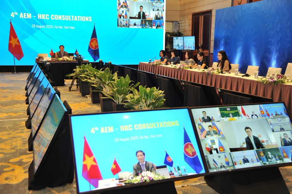 Các Bộ trưởng kinh tế ASEAN tại Hội nghị tham vấn trực tuyến. Ảnh: Bộ Công Thương