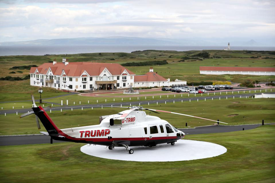 Trực thăng của Tổng thống Trump được chụp ở Ayrshire. Ảnh: Getty