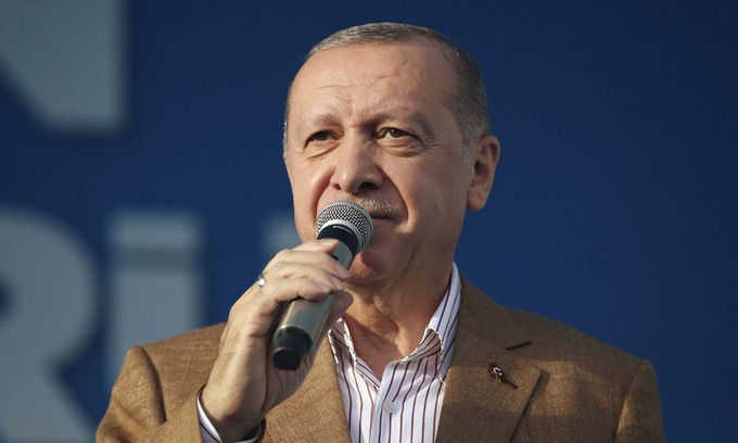 Tổng thống Thổ Nhĩ Kỳ Erdogan phát biểu trước các nghị sĩ đảng cầm quyền tại thành phố Malatya hôm 25/10. Ảnh: AP.