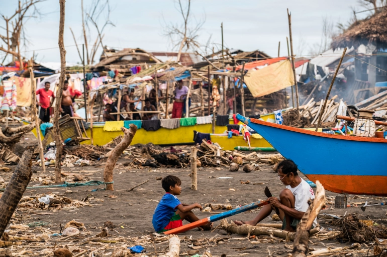 Philippines đã hứng chịu 20 cơn bão cho đến nay trong năm nay bao gồm cả bão Goni, cơn bão mạnh nhất năm 2020. Ảnh: AFP