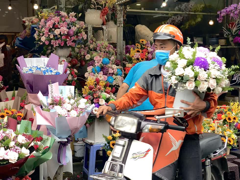 Chợ hoa Hồ Thị Kỷ nhộn nhịp từ đầu tháng 11. 