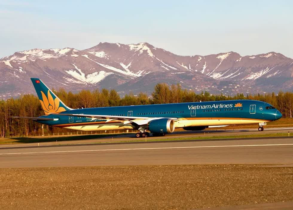 Máy bay Vietnam Airlines cất cánh từ Alaska đưa công dân Việt Nam bay thẳng từ Mỹ về nước tháng 5/2020. Ảnh: Sân bay Ted Stevens Anchorage, Alaska