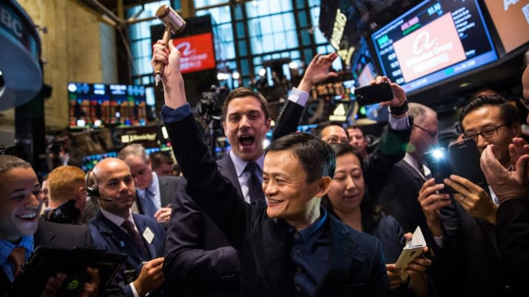 Ma ăn mừng khi Alibaba ra mắt đợt phát hành cổ phiếu lần đầu ra công chúng trên Sở giao dịch chứng khoán New York vào tháng 9/2014. Ảnh: Getty