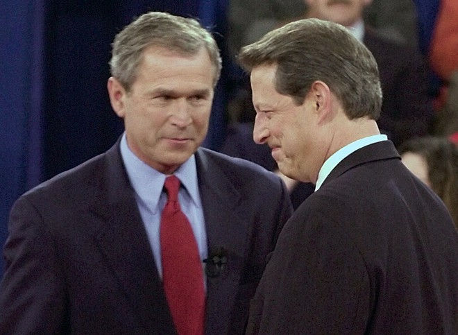 Cuộc bầu cử tổng thống năm 2000 giữa hai ứng viên George W. Bush (trái) của đảng Cộng hòa và Al Gore của đảng Dân chủ tốn không ít thời gian để kiểm phiếu lại ở Florida. Nguồn: USA TODAY