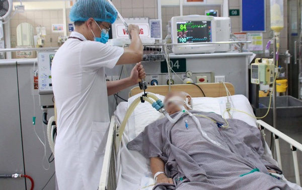   Nam bệnh nhân điều trị tại Bệnh viện Bạch Mai hồi tháng 8 trước khi tử vong.  