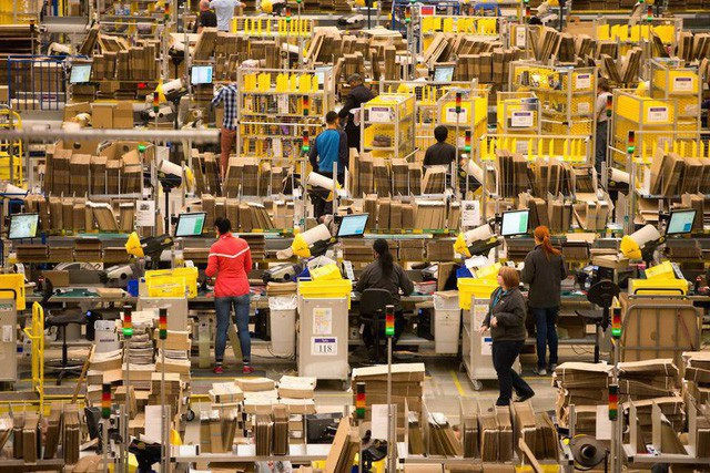 Amazon quyết định chi thêm 500 triệu USD tiền thưởng cho nhân viên. Ảnh:Internet