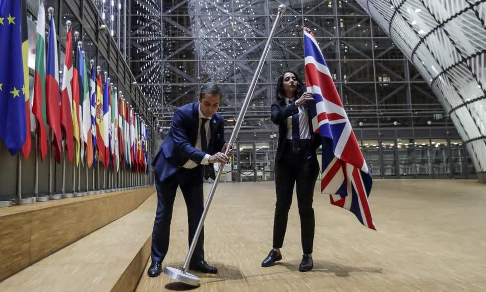 Cờ của Anh đã được gỡ khỏi dãy cờ thành viên trong tòa nhà Hội đồng châu Âu tại Brussels vào ngày Brexit 31/1/2020. Ảnh: AFP