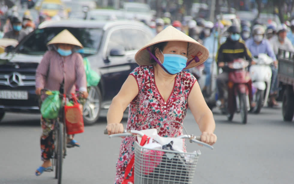 Triển vọng kinh tế Việt Nam trong năm 2020 phụ thuộc vào khả năng khống chế bệnh dịch trong nước và trên thế giới. Ảnh: Pháp luật và Bạn đọc