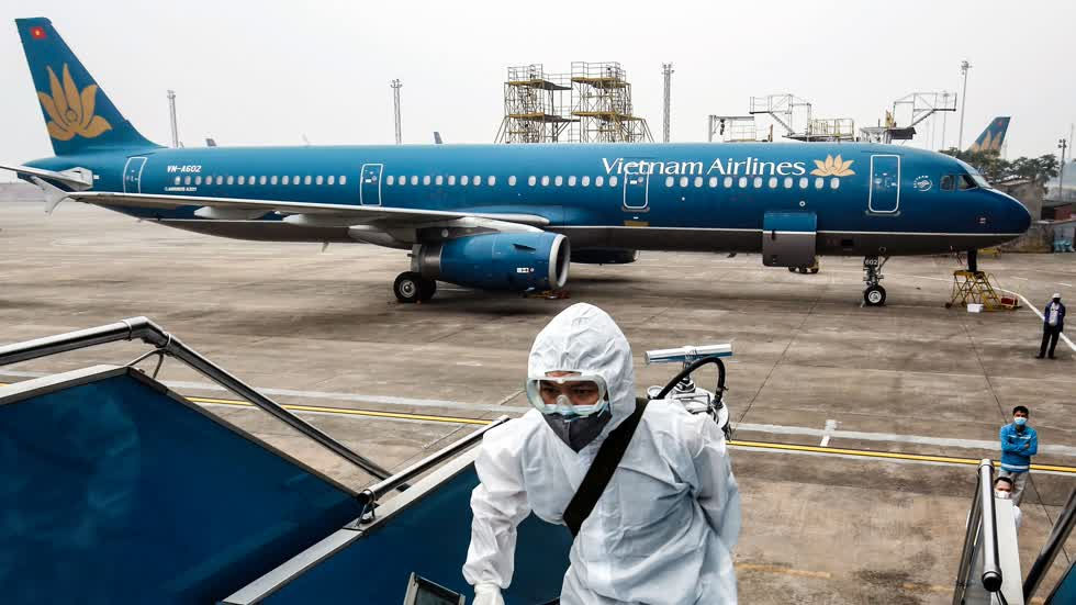 Doanh thu khách nội địa của Vietnam Airlines vẫn giảm 34,8% so với cùng kỳ, khách quốc tế tiếp tục giảm đến 95,4%. Ảnh: Fili