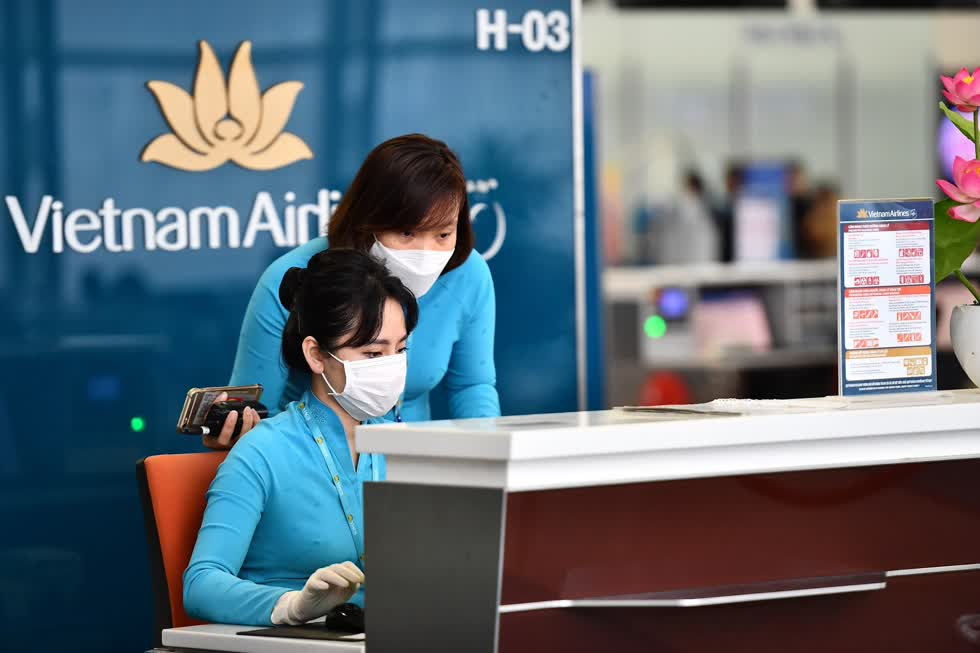 Vietnam Airlines đã phải lên tiếng xin lỗi vì vụ nam tiếp viên vi phạm quy định cách ly. Ảnh: Việt Linh.