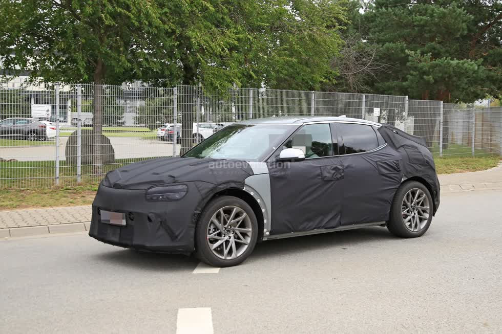 Một mẫu crossover của Hyundai mang tên JW EV đang trong quá trình chạy thử.
