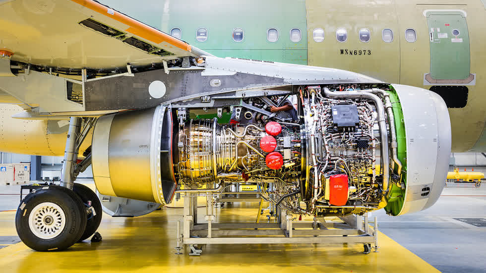 Một trong hai động cơ chính của chiếc  Airbus 321CEO . Ảnh: New York Times.