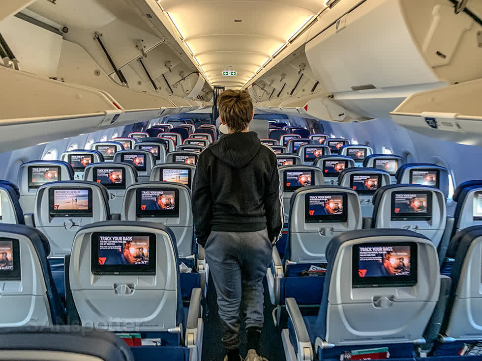   Airbus A321CEO của Viettravel có sức chứa lên đến 220 ghế, sở hữu lối đi rộng giúp việc di chuyển lên tàu bay và trong cabin dễ dàng hơn. Tàu bay trang bị hệ thống giải trí không dây và Internet qua sóng vệ tinh, nhằm mang lại những trải nghiệm khác biệt trong suốt hành trình. Ảnh: Delta Airlines.  