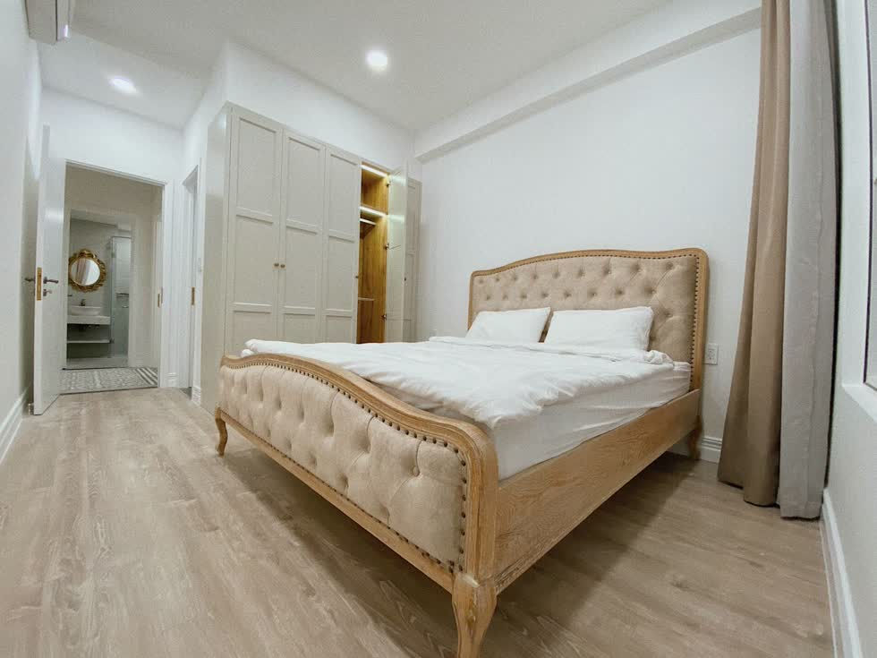 Căn hộ bao gồm 2 phòng ngủ với màu sắc hài hòa, nhẹ nhàng.