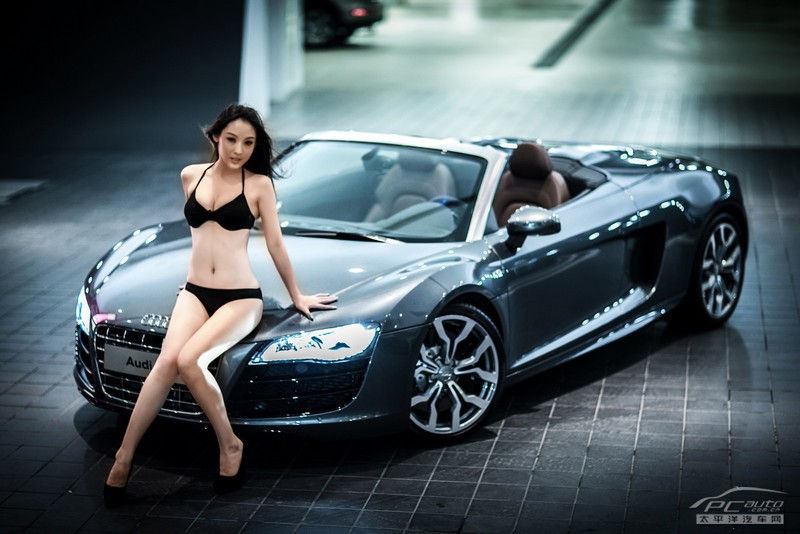 Người đẹp Trung Quốc diện nội y nóng bỏng bên xe mui trần Audi R8