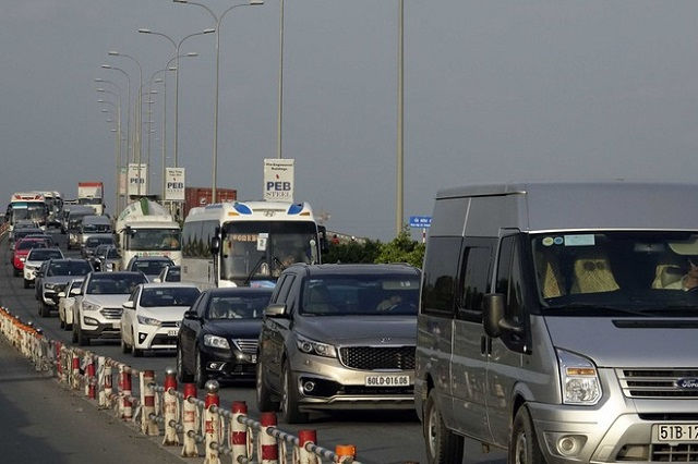 Sau 5 năm đưa vào vận hành, đường cao tốc TP HCM - Long Thành - Dầu Giây đang trở thành đường thấp tốc do ùn tắc triền miên vì lượng phương tiện tăng quá nhanh. Ảnh: Người Đồng Hành.