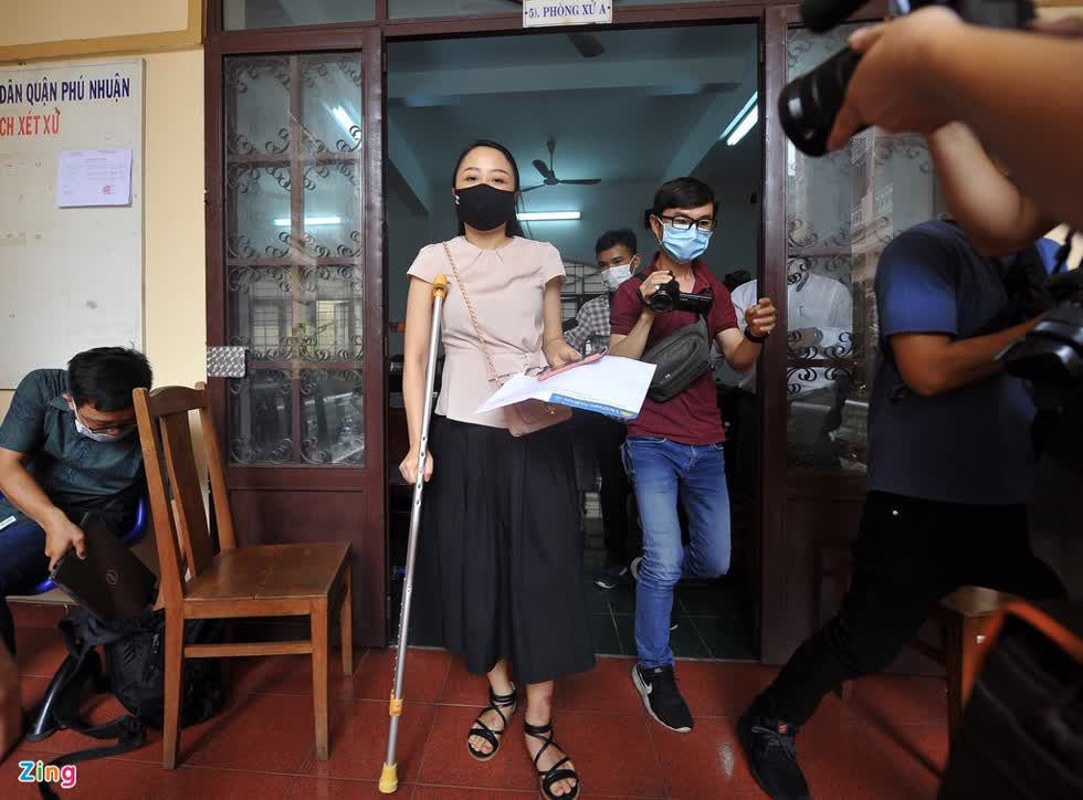 Bị hại Nguyễn Thị Bích Hường tại phiên tòa ngày 15/12. Ảnh: Phạm Ngôn.