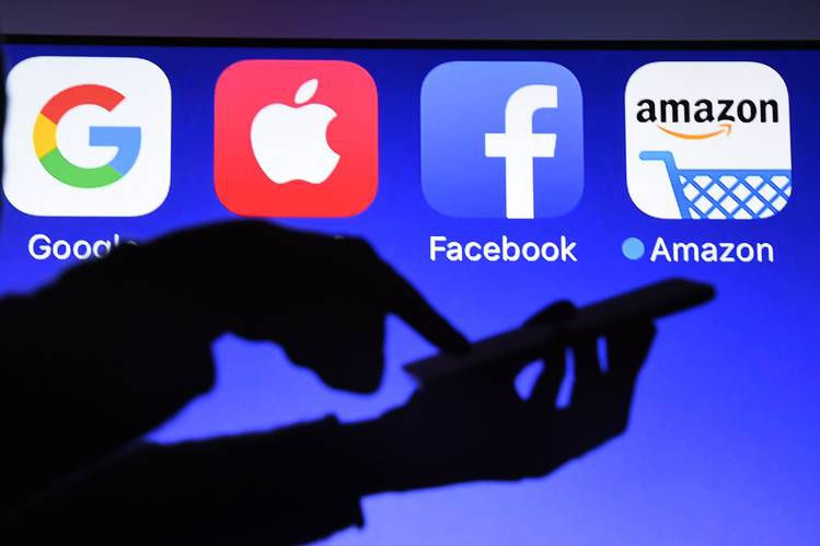 Mô hình độc quyền của Facebook tiết lộ mối nguy hiểm trong tham vọng độc quyền của các ông lớn công nghệ. Ảnh: WSJ.
