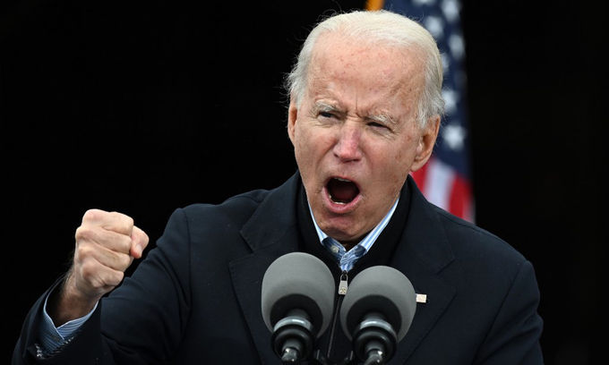 Tổng thống đắc cử Mỹ Joe Biden phát biểu trong cuộc vận động cho các ứng viên thượng nghị sĩ Dân chủ tại thành phố Atlanta, bang Georgia, hôm 15/12. Ảnh: AFP.