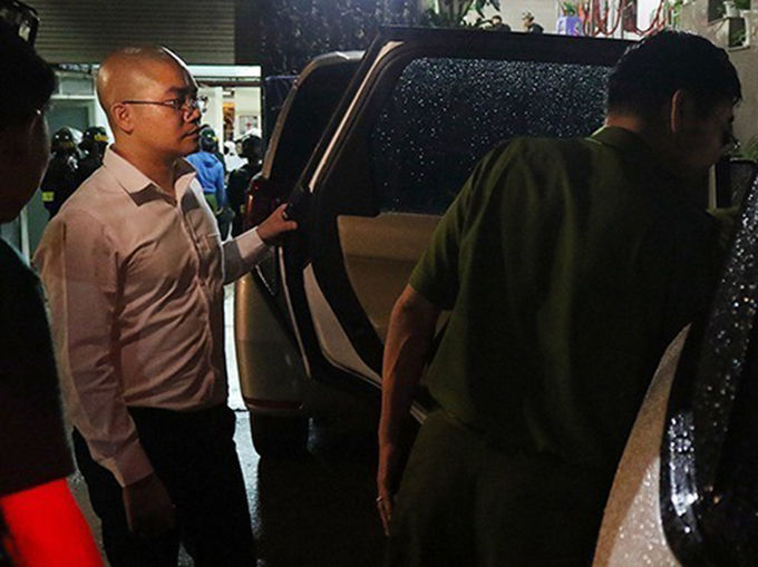   Nguyễn Thái Luyện (trái) lúc bị bắt hồi tháng 9/2019. Ảnh: Công an cung cấp.    