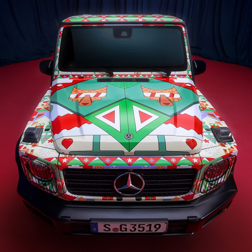 Cách chào đón Giáng sinh của Mercedes-Benz G-Class và AMG GT-R
