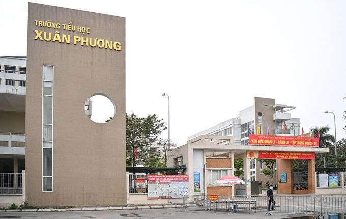 Trường Tiểu học Xuân Phương trở thành khu cách ly tập trung học sinh tiếp xúc gần với bệnh nhân. Ảnh: Giang Huy.