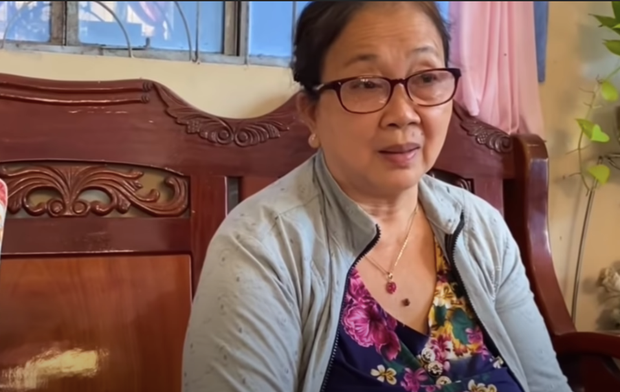 Mẹ ruột Vân Quang Long chia sẻ về mối quan hệ với vợ hiện tại và vợ cũ của Vân Quang Long. 