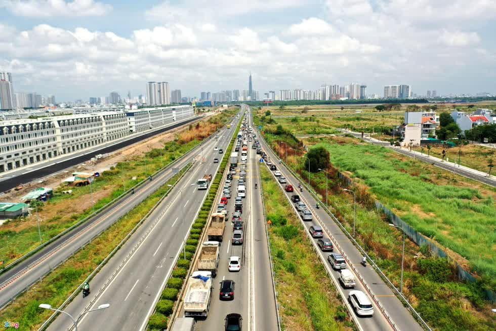 Cao tốc TP.HCM - Long Thanh - Dầu Giây được đề xuất mở rộng với kinh phí gần 10.000 tỷ động vì luôn trong cảnh kẹt xe nghiêm trọng. Ảnh: Zing