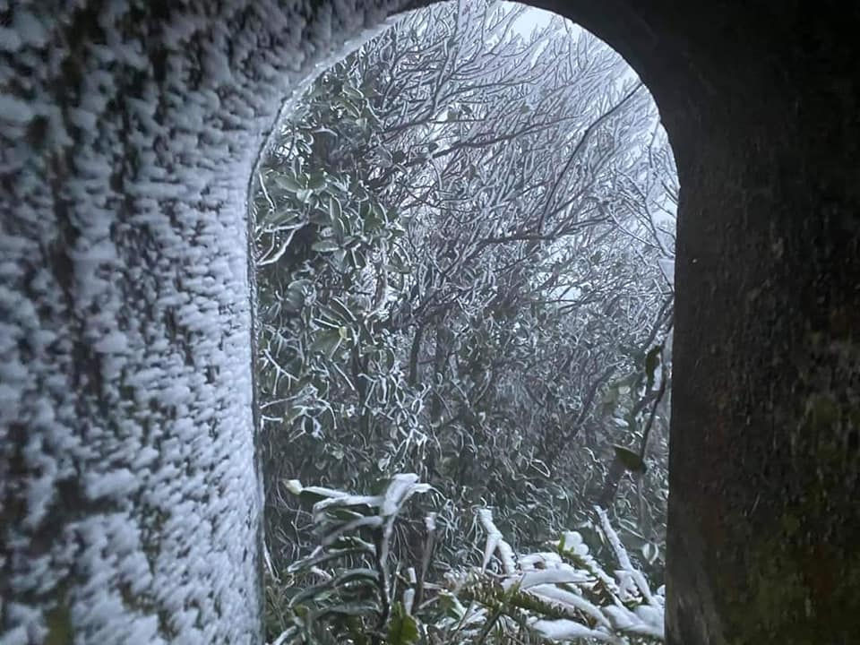 Lần đầu tiên trong mùa đông năm nay, cảnh báo xảy ra tuyết được đưa ra ở vùng núi thuộc Hà Giang, Lào Cai, Lai Châu từ ngày 8-10/1.