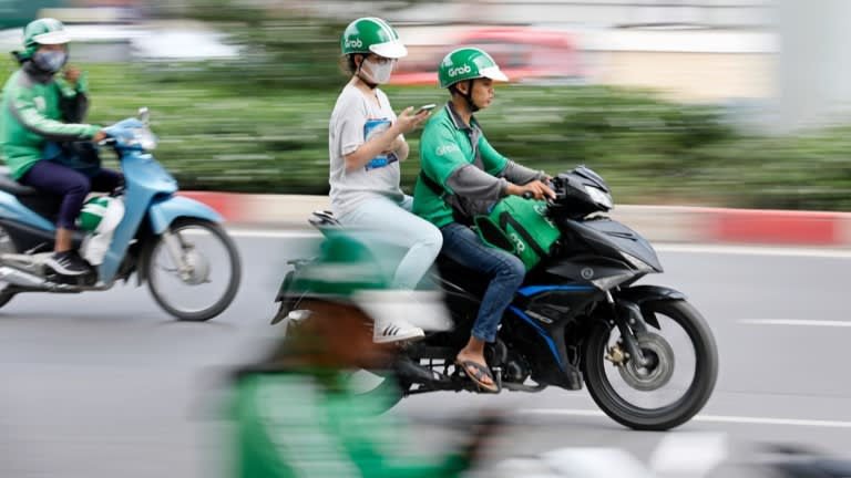 Grab và Lazada có thể nhân rộng quan hệ đối tác tại Việt Nam tại các thị trường Đông Nam Á khác. Ảnh: EPA 