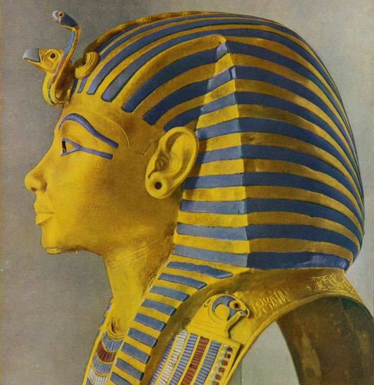 Hình ảnh Pharaoh Tutankhamun với lông mày và đôi mắt kẻ đậm. Ảnh minh họa