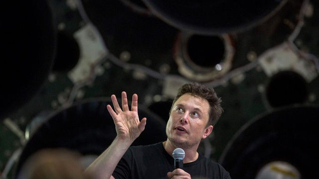 Elon Musk: Gã tỷ phú 'điên' thích đốt tiền vào những điều viễn tưởng