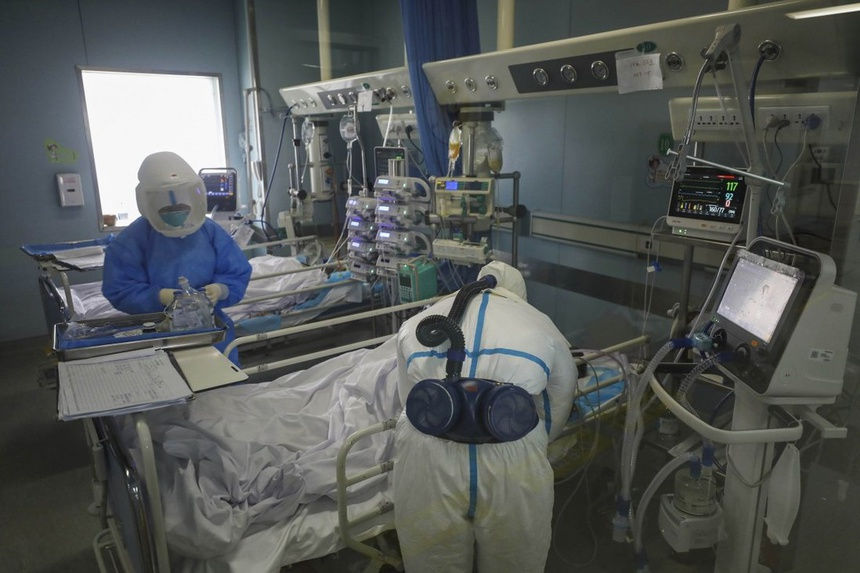 Nghiên cứu được thực hiện trên hơn 1.700 người mắc Covid-19 đã điều trị tại Bệnh viện Jin Yin-tan, Vũ Hán, Trung Quốc và xuất viện cách đây 6 tháng. Ảnh: AP.