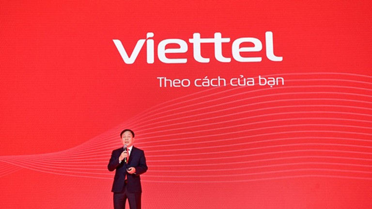 Viettel đã thay đổi logo, nhận diện thương hiệu với thông điệp mang sứ mệnh mới “tiên phong kiến tạo xã hội số”, và thực hiện chuyển đổi từ một nhà cung cấp dịch vụ viễn thông sang nhà cung cấp dịch vụ số.