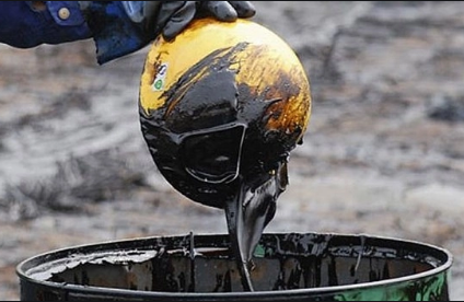 Giá xăng dầu 12/1: Thế giới giảm, trong nước tăng